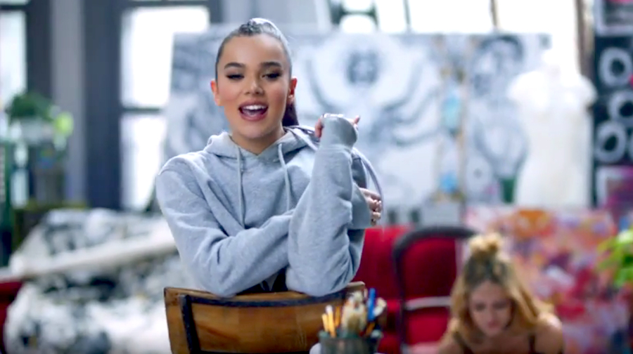 Hailee Steinfeld Says It S Okay To Be Like Most Girls In New Music Video