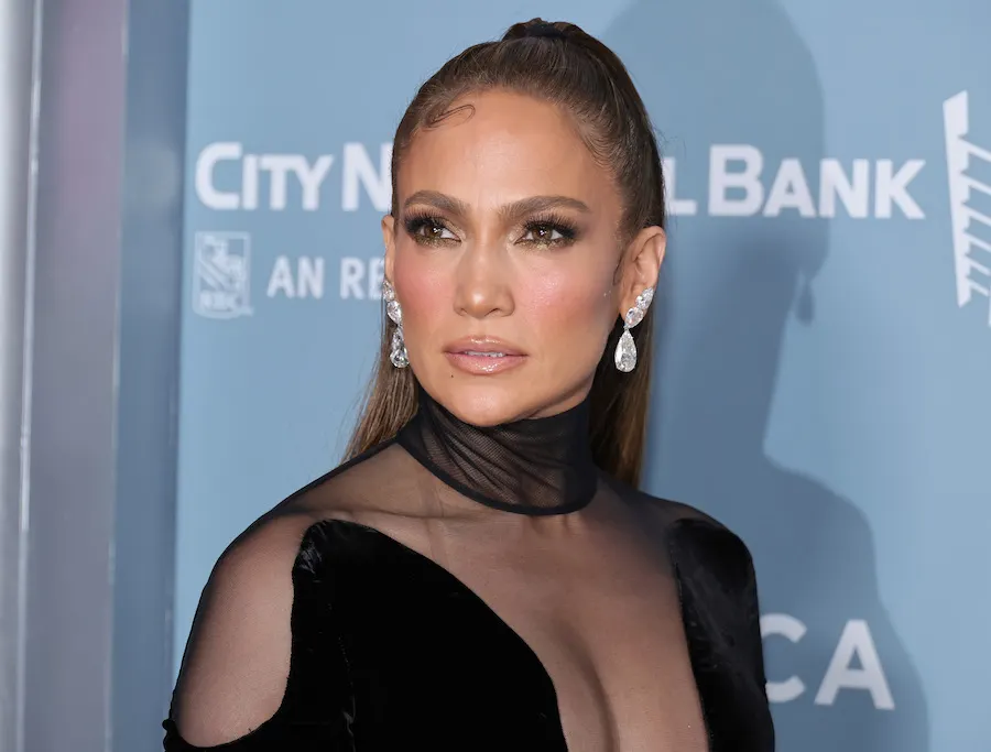 Iconic London Gives Jlo Her Glo