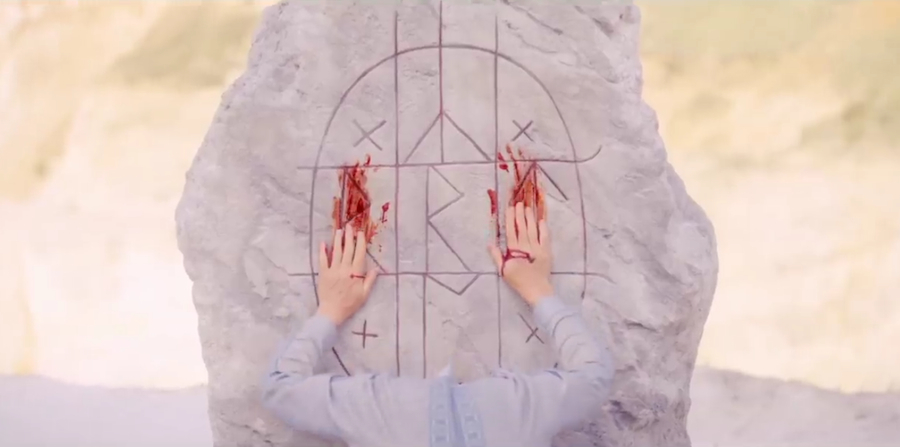 'Midsommar' Turns a Sunny Holiday Tradition Into a Nightmare! | Young