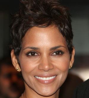 Halle Berry S Sister Appeals For Contact Young Hollywood