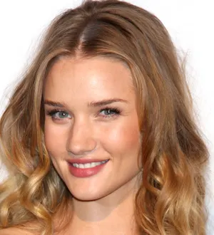 Rosie Huntington-Whiteley was mocked at school for having small breasts and  big lips - Знаменитости