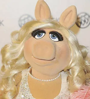 Miss Piggy TV pitch description up for auction | Young Hollywood