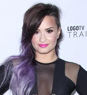 Demi Lovato injures ankle on Independence Day | Young Hollywood