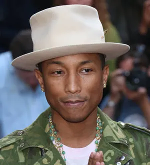 Pharrell Williams duets with Geri Halliwell | Young Hollywood