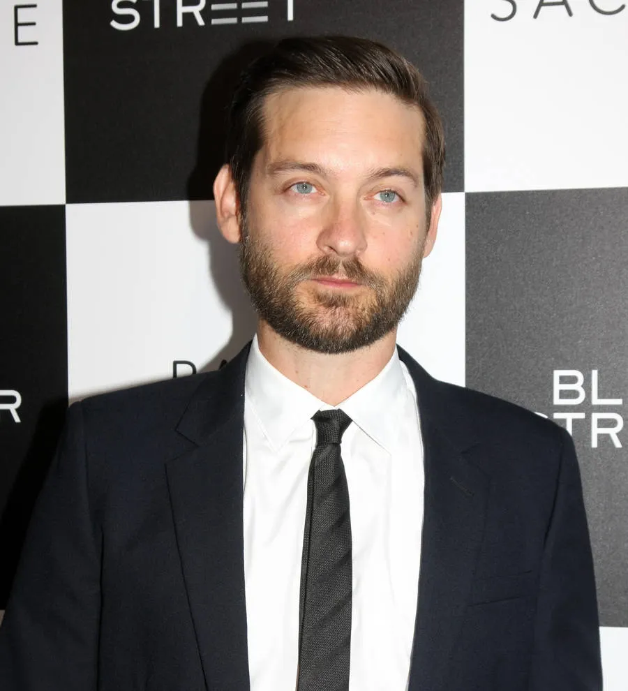 Pawn Sacrifice Star Tobey Maguire on Bobby Fischer, Celebrity, and the  Surprising Physical Demands of Chess