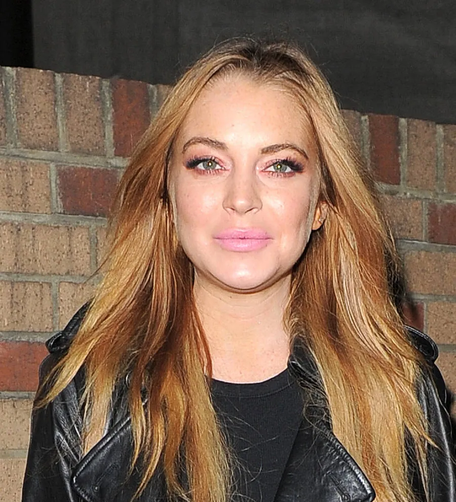 Lindsay Lohan stages Sharon Tate tribute to mark Charles Manson's(01)
