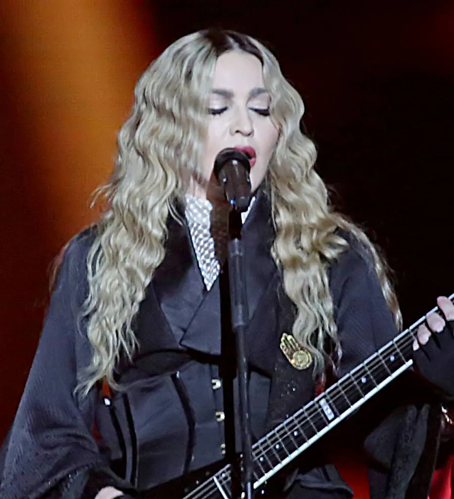 Madonna 'suffers boozy onstage meltdown' Young Hollywood