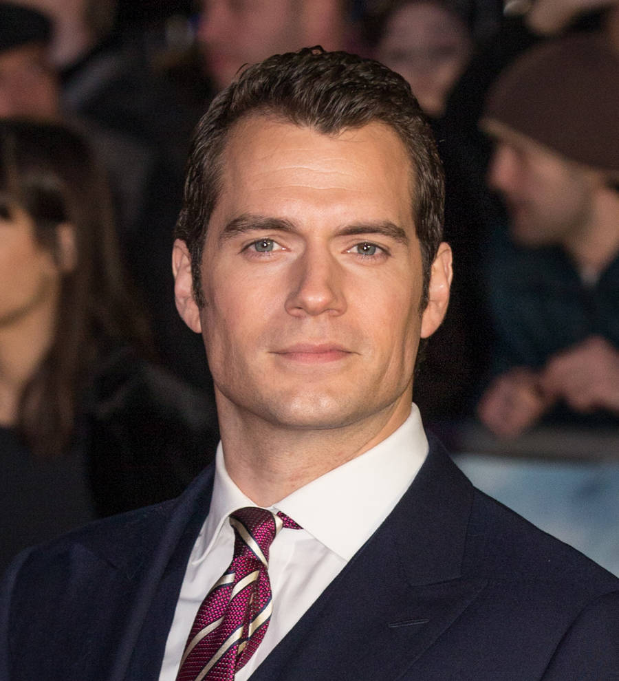 Henry Cavill poses with 19-year-old girlfriend and mum at Batman V Superman  premiere in London - Mirror Online