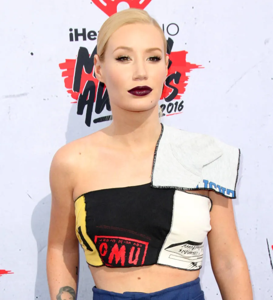 Iggy Azalea and Kesha ignore controversies by horse riding | Young ...