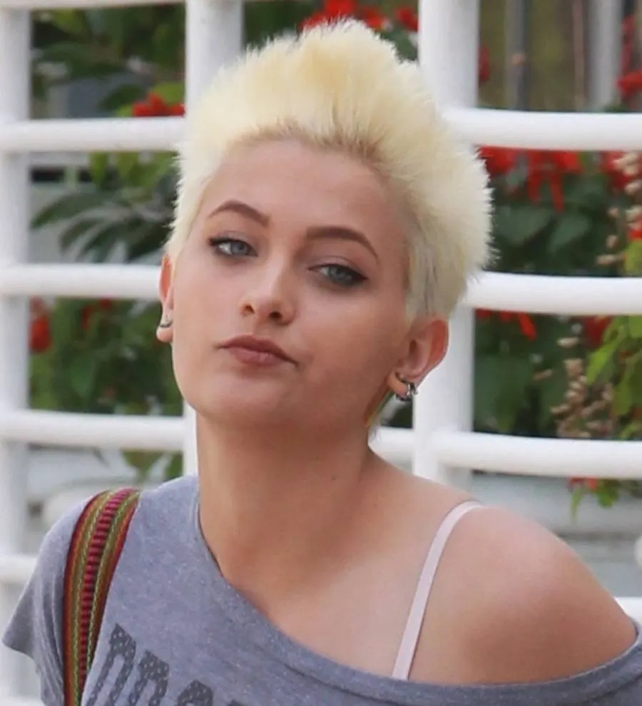 Paris Jackson Pays Lip Service Tribute To Motley Crue Young Hollywood 0816