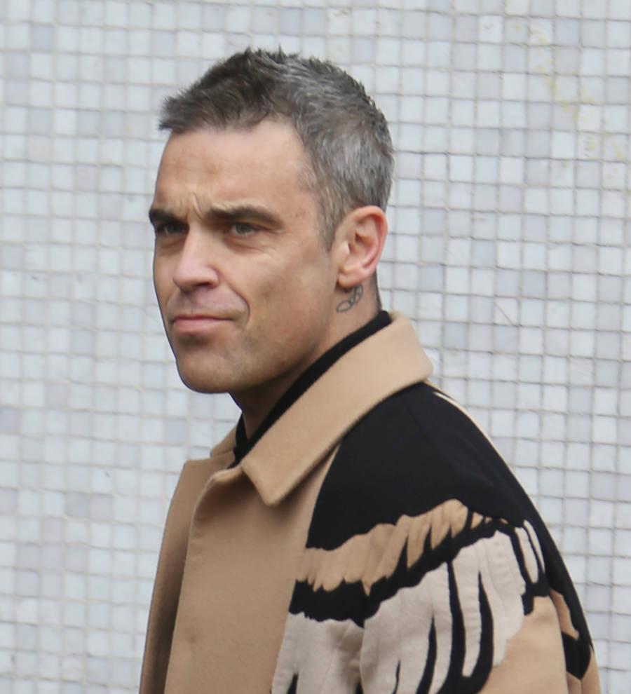 Robbie Williams urges everyone to drink coffee and 'breed ...