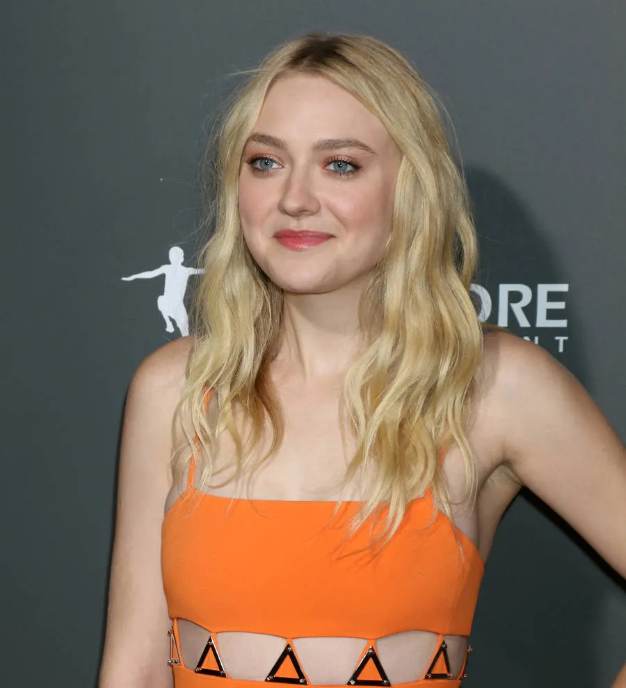 Dakota Fanning fires back at reports she hates her sister | Young Hollywood