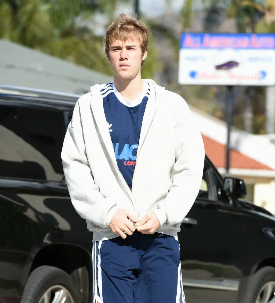 Justin Bieber sent Mark Wahlberg pictures of his Calvin Klein underwear(02)