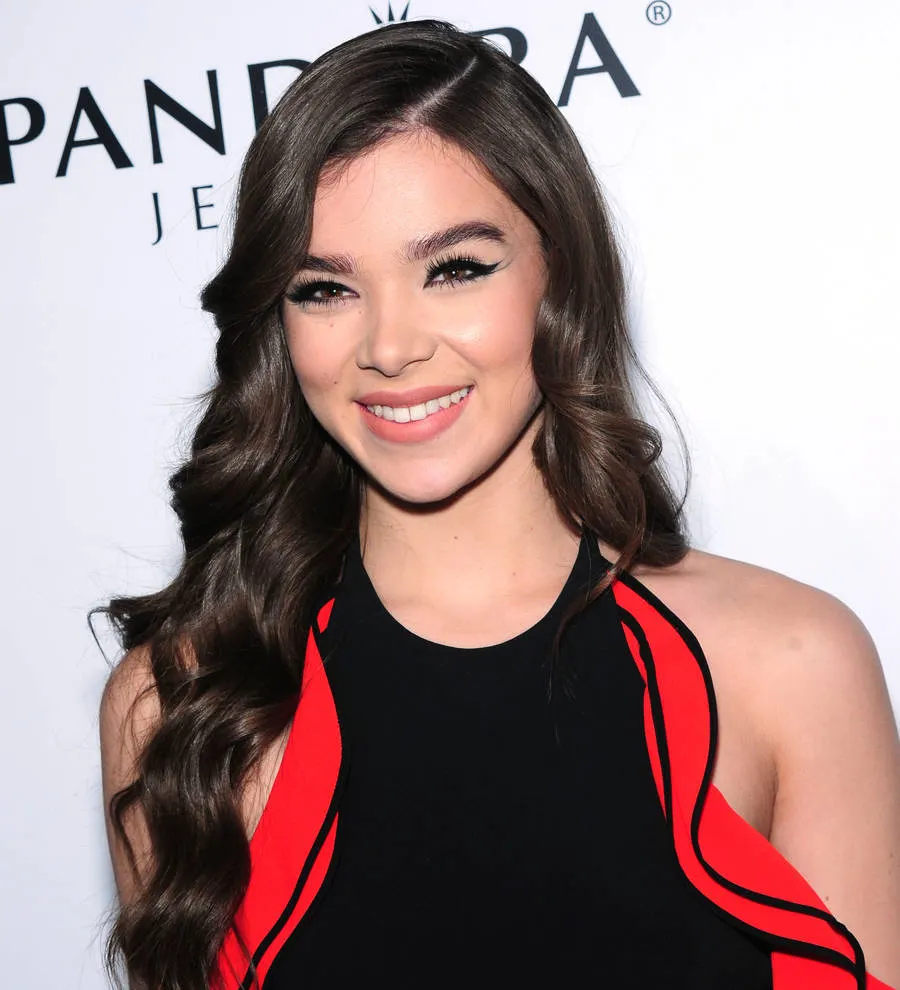 Hailee Steinfeld officially signs up for more Pitch Perfect Young