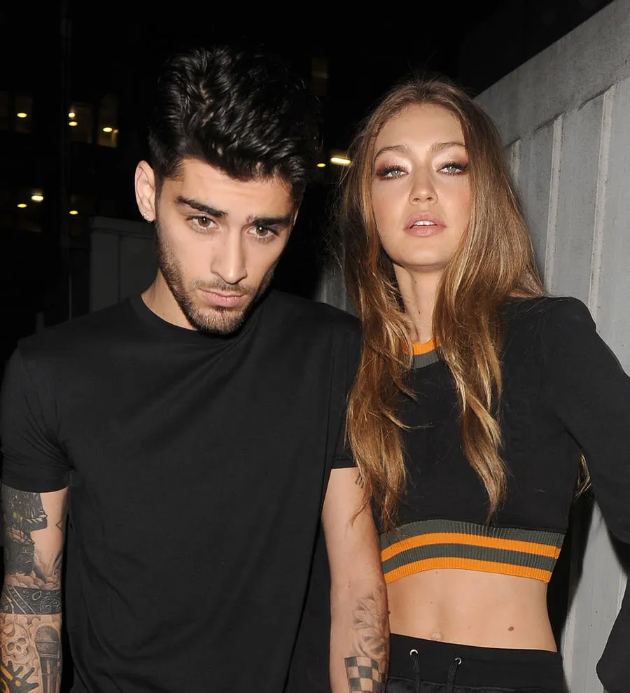 Zayn Malik shows off new 'LOVE' tattoo on his knuckles | Young Hollywood, image size:900x990