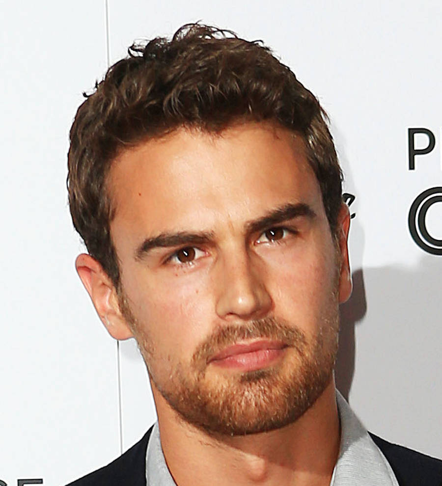 Theo James won't pose for selfies with fans | Young Hollywood