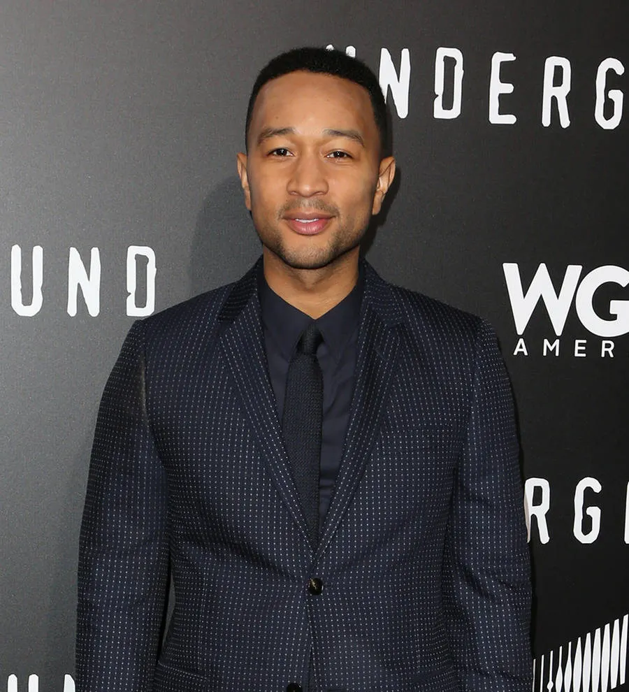 John Legend Surprises Commuters With Impromptu Gig At London Train Station Young Hollywood 