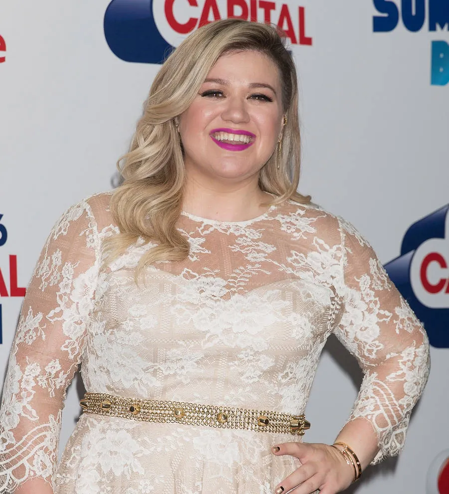 Kelly Clarkson hits back at body shamer calling her fat | Young Hollywood