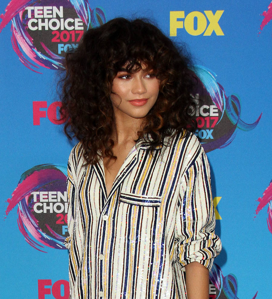 Zendaya delivers politically charged speech as she takes home Teen ...