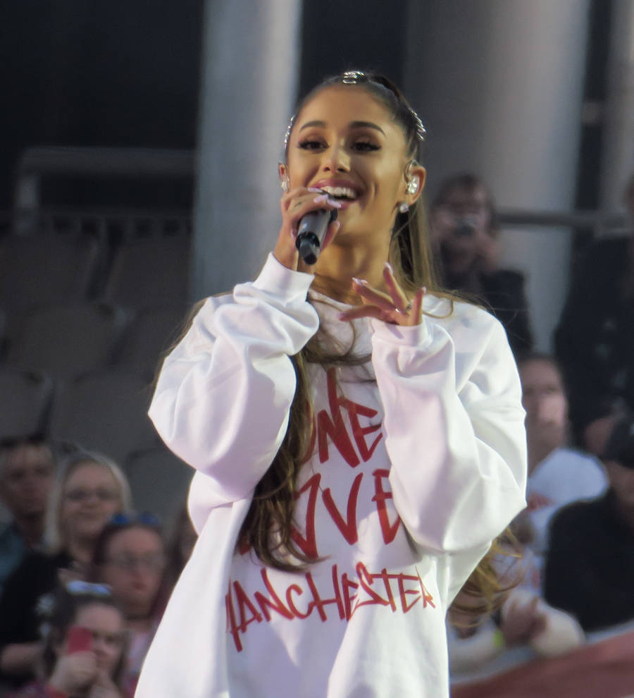 Ariana Grande Wows Fans With Her Japanese Language Skills