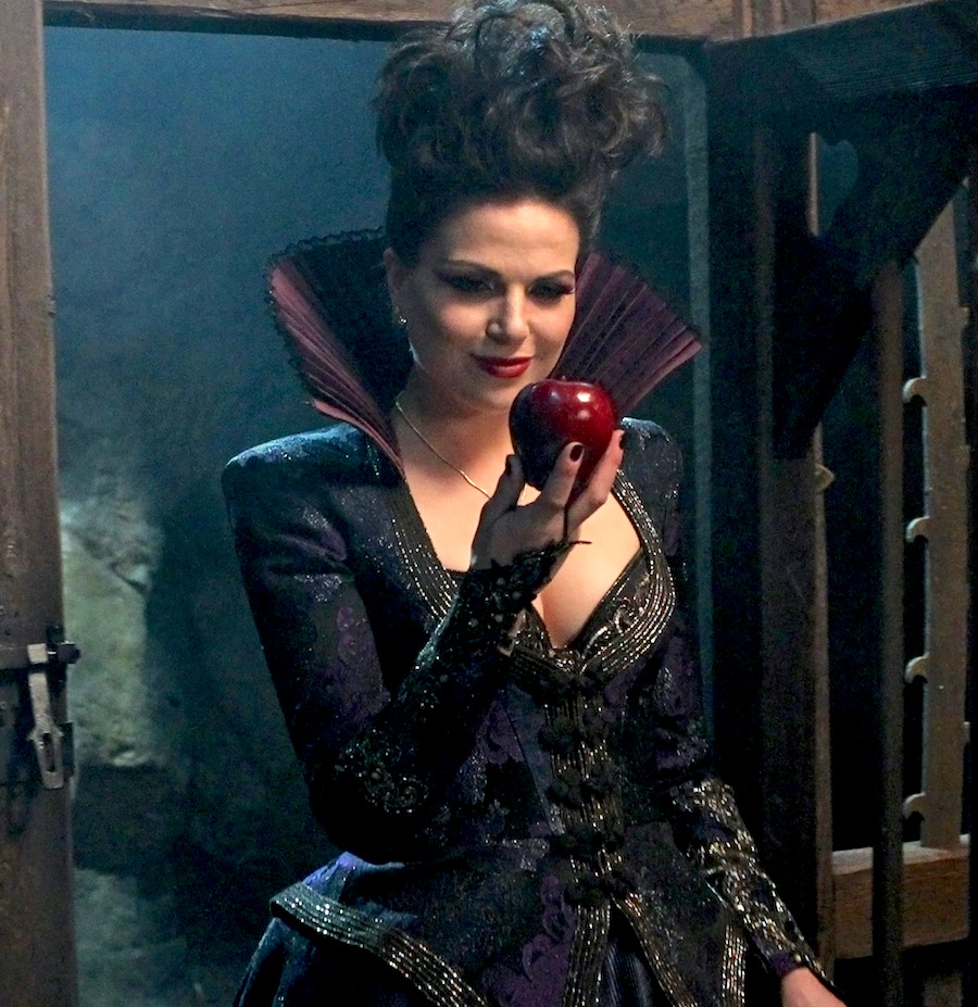 Lana Parrillas 5 Best Moments As The Evil Queenregina On Once Upon A Time Young Hollywood 