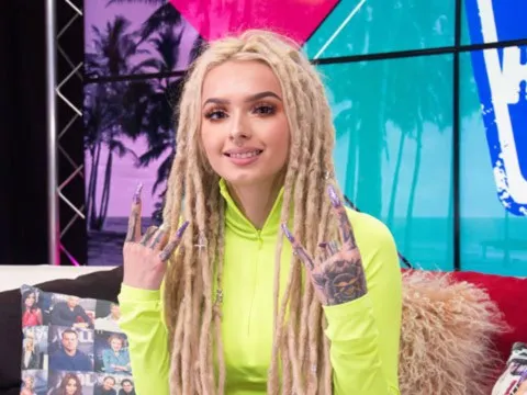 Singer Zhavia Talks Makeup, Tattoos, & Candlelight | Young Hollywood
